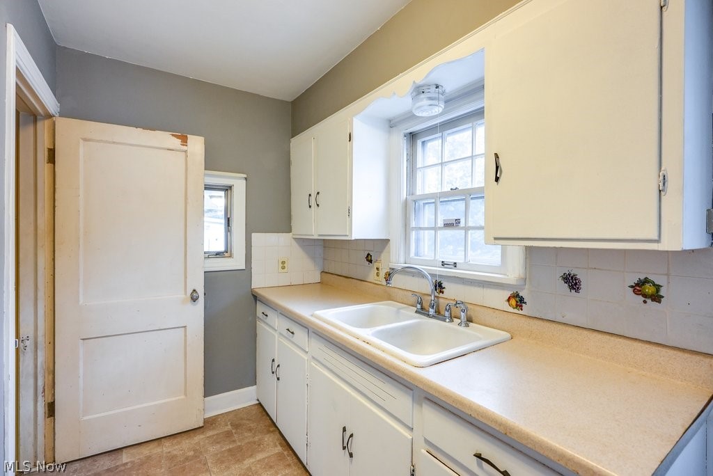 683 E Archwood Avenue