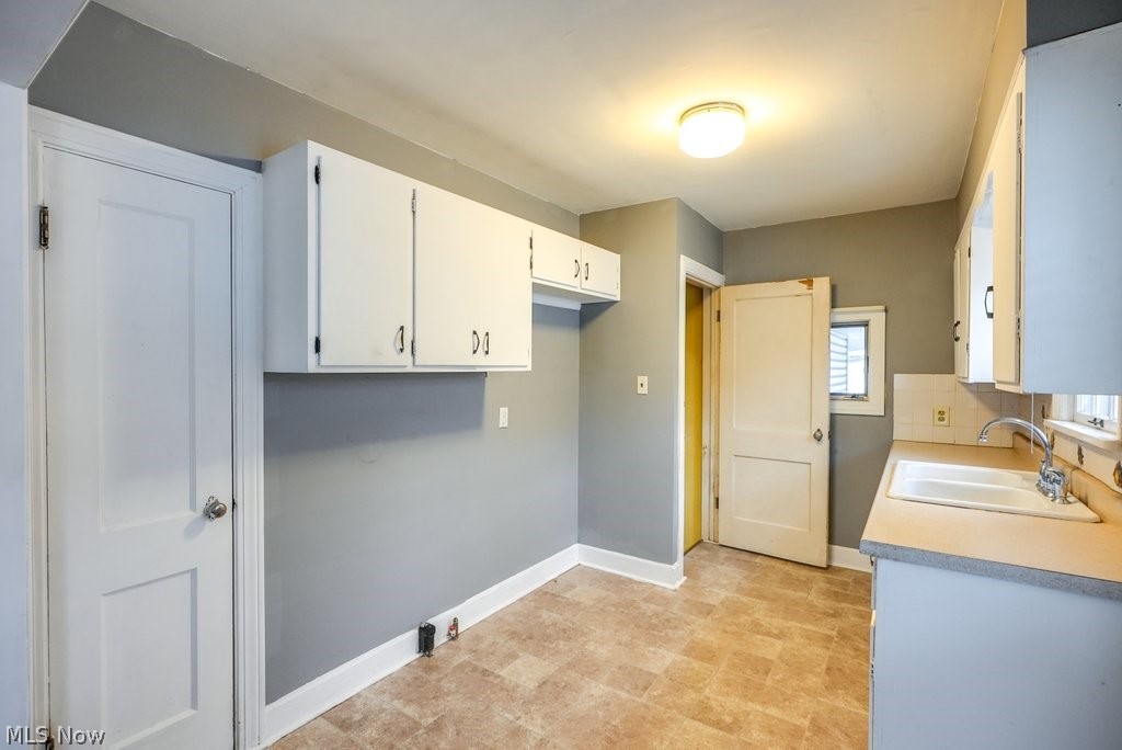 683 E Archwood Avenue