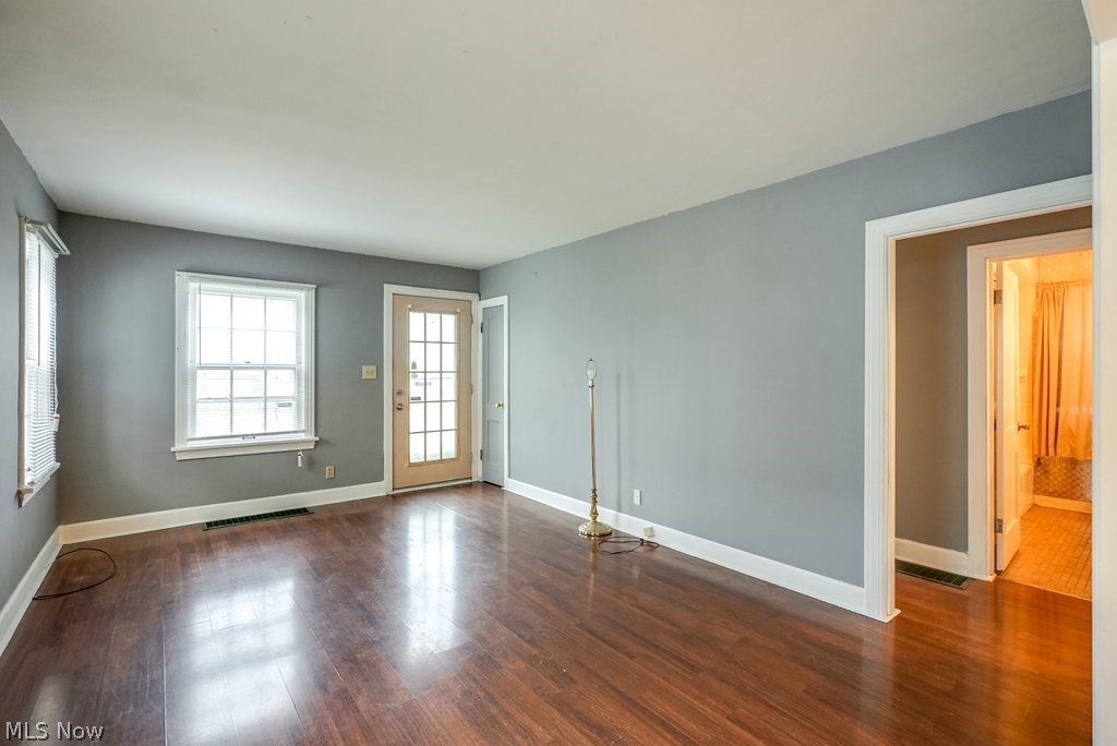 683 E Archwood Avenue