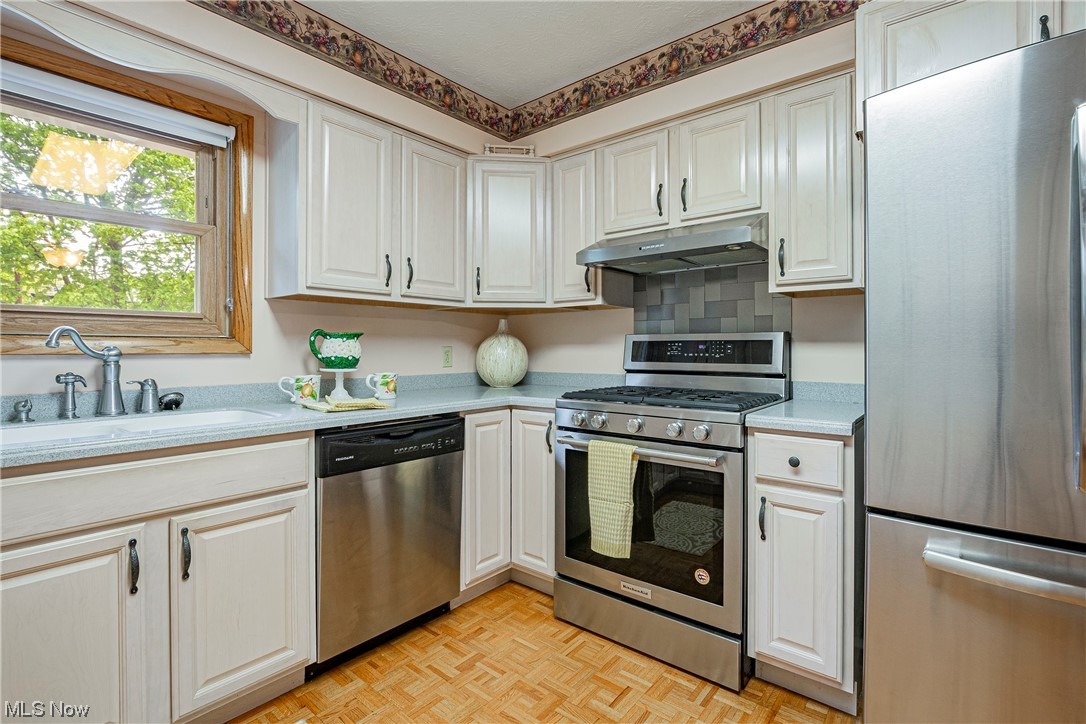 2868 Burnside Street