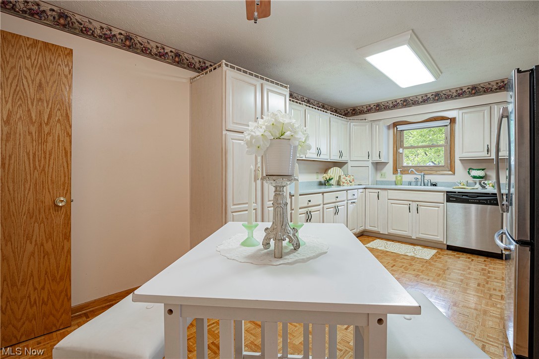 2868 Burnside Street