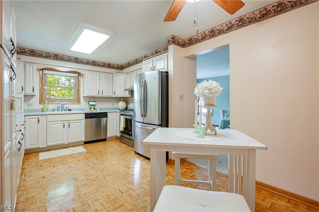 2868 Burnside Street