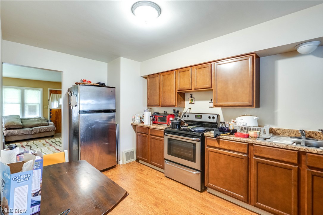 2579-2581 Benton Avenue