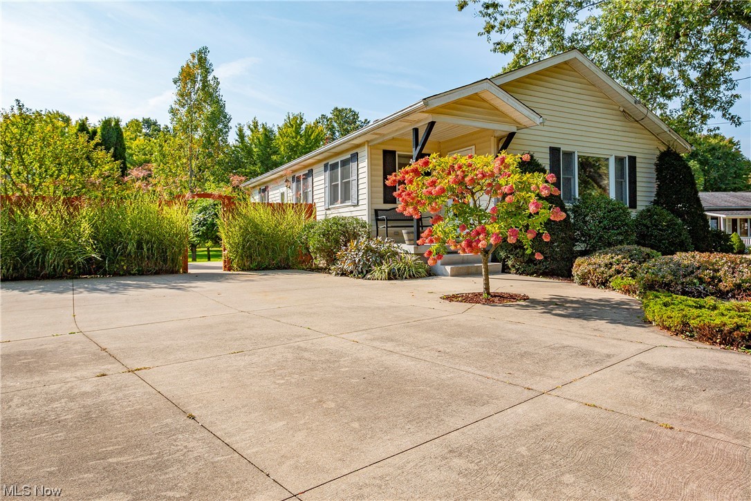 806 E Cassell Avenue