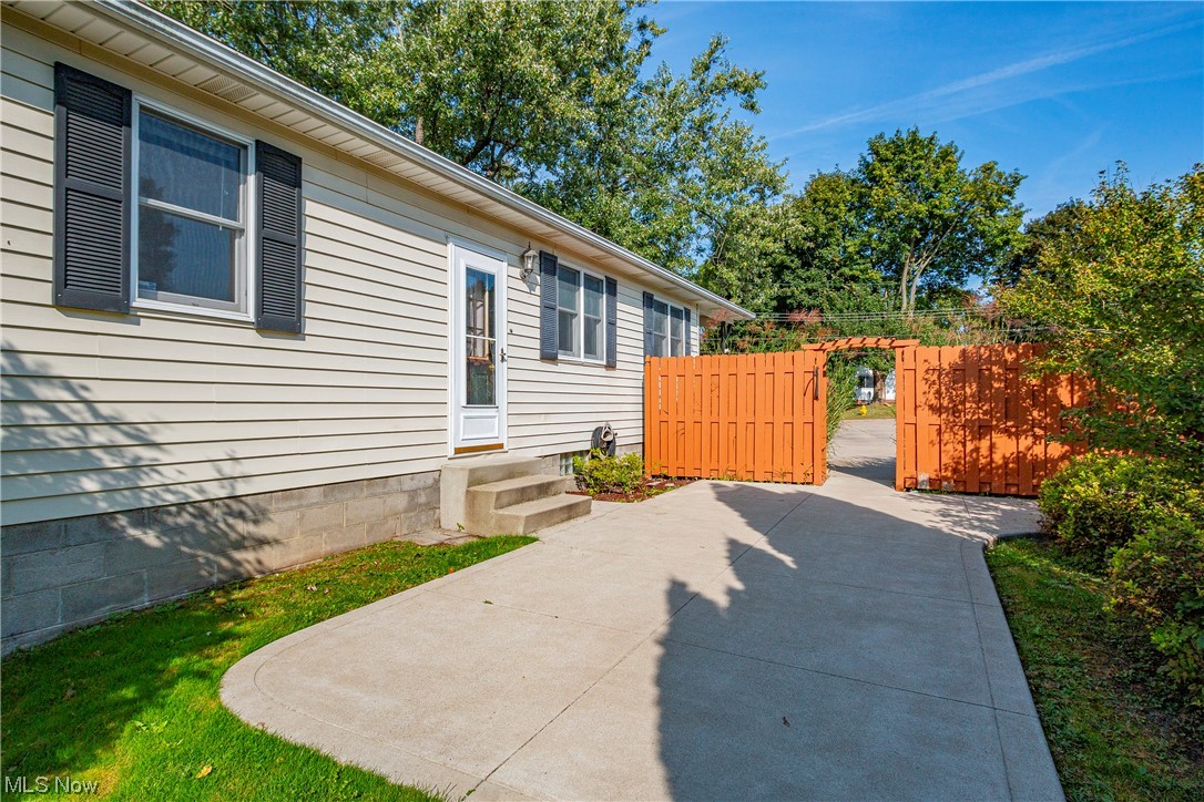 806 E Cassell Avenue