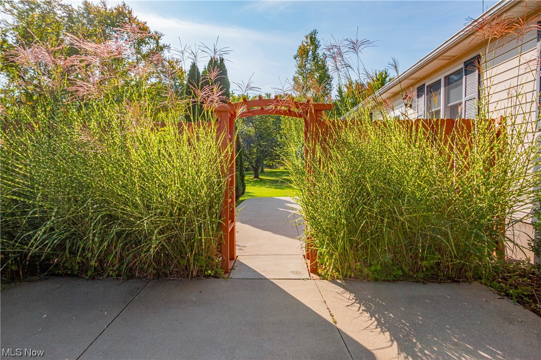 806 E Cassell Avenue