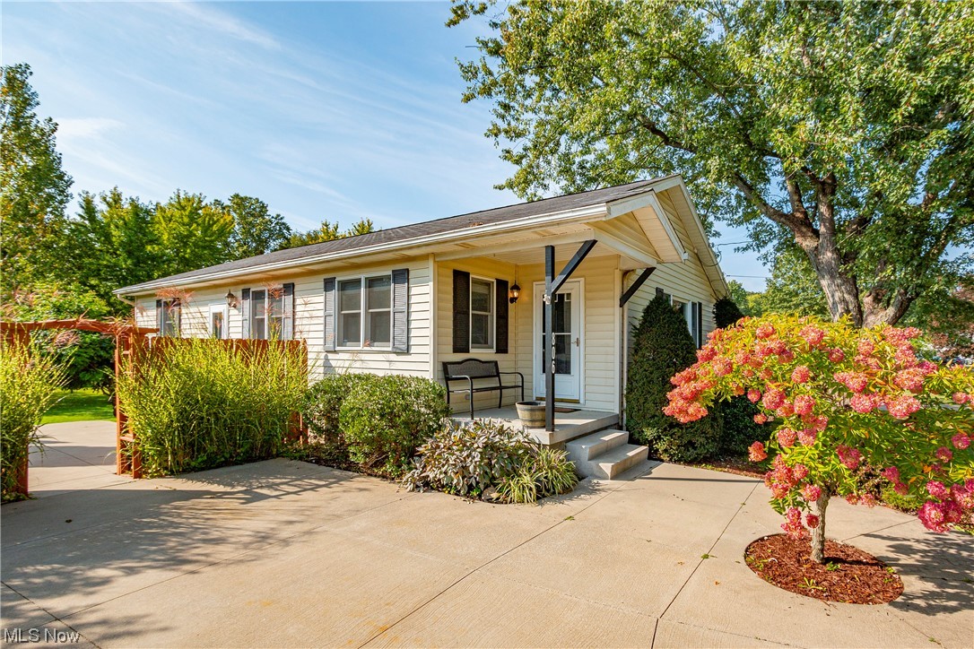 806 E Cassell Avenue