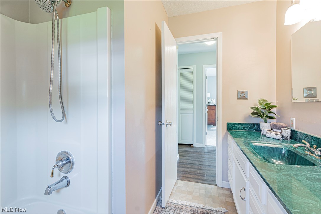 806 E Cassell Avenue