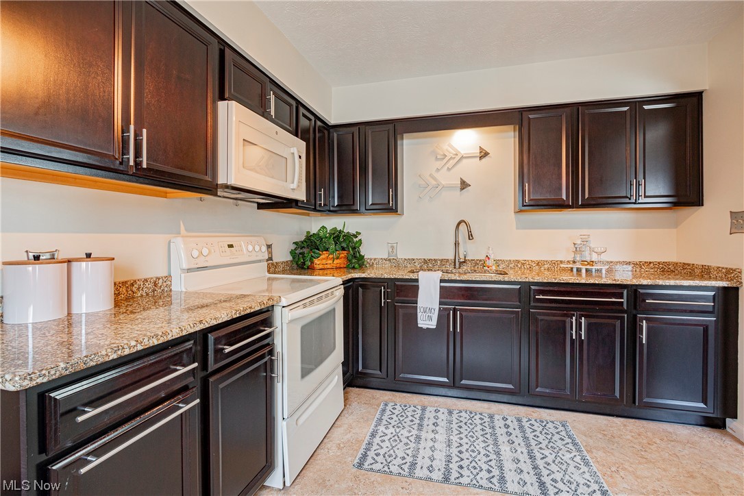 806 E Cassell Avenue