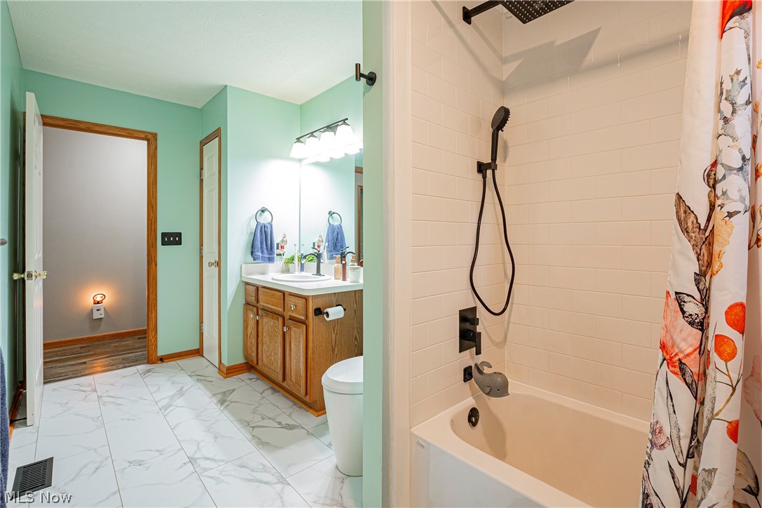 1095 Bennington Court