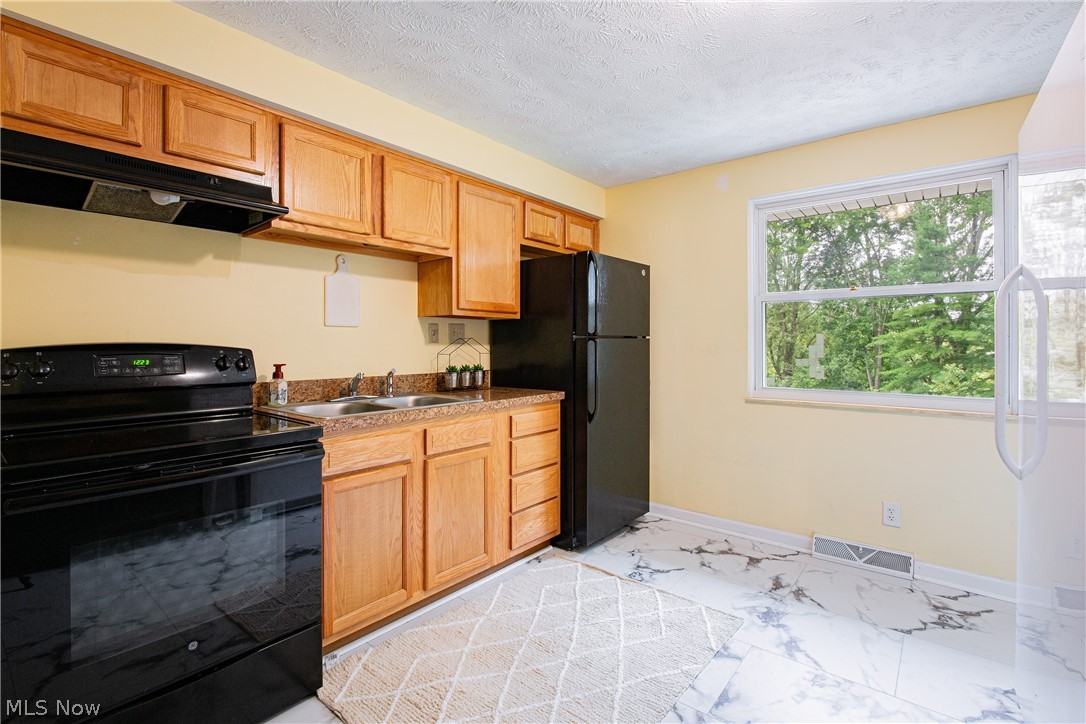 9915 Schlabach Avenue NE