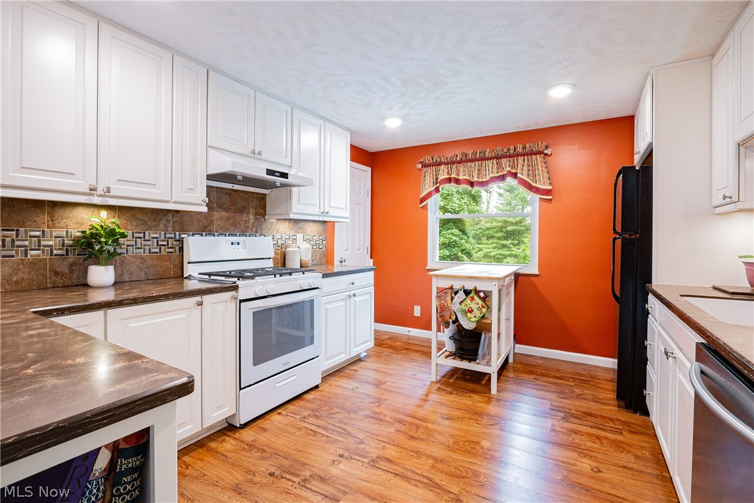 9915 Schlabach Avenue NE