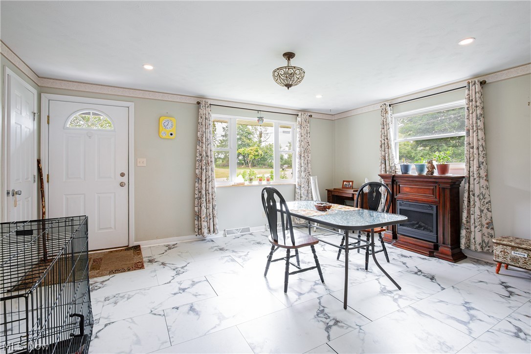 9915 Schlabach Avenue NE