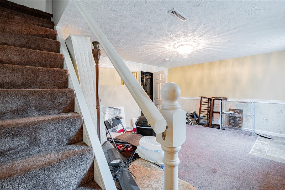 9915 Schlabach Avenue NE