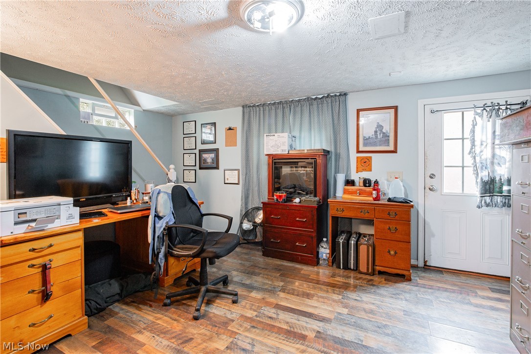 9915 Schlabach Avenue NE