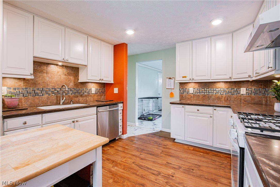 9915 Schlabach Avenue NE