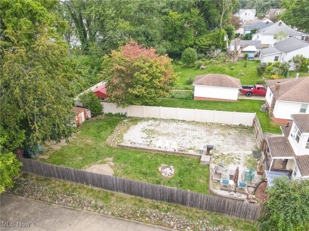 1823-1825 Esther Avenue