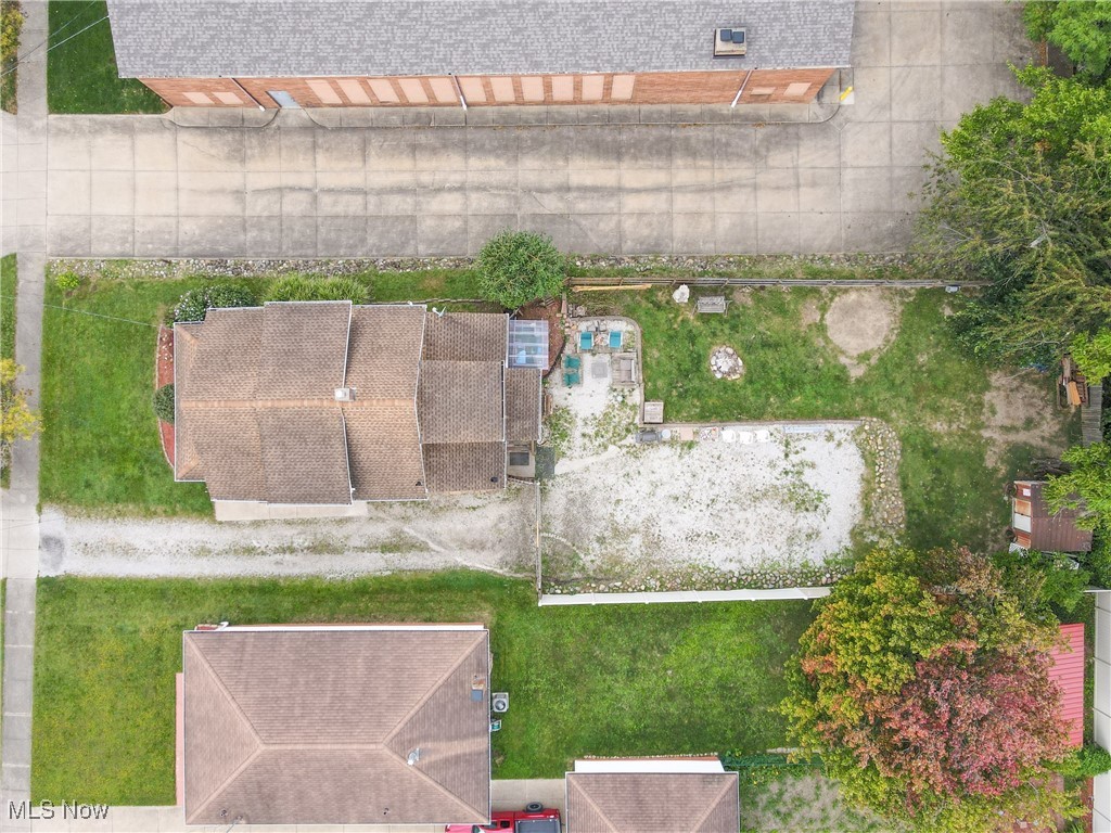 1823-1825 Esther Avenue