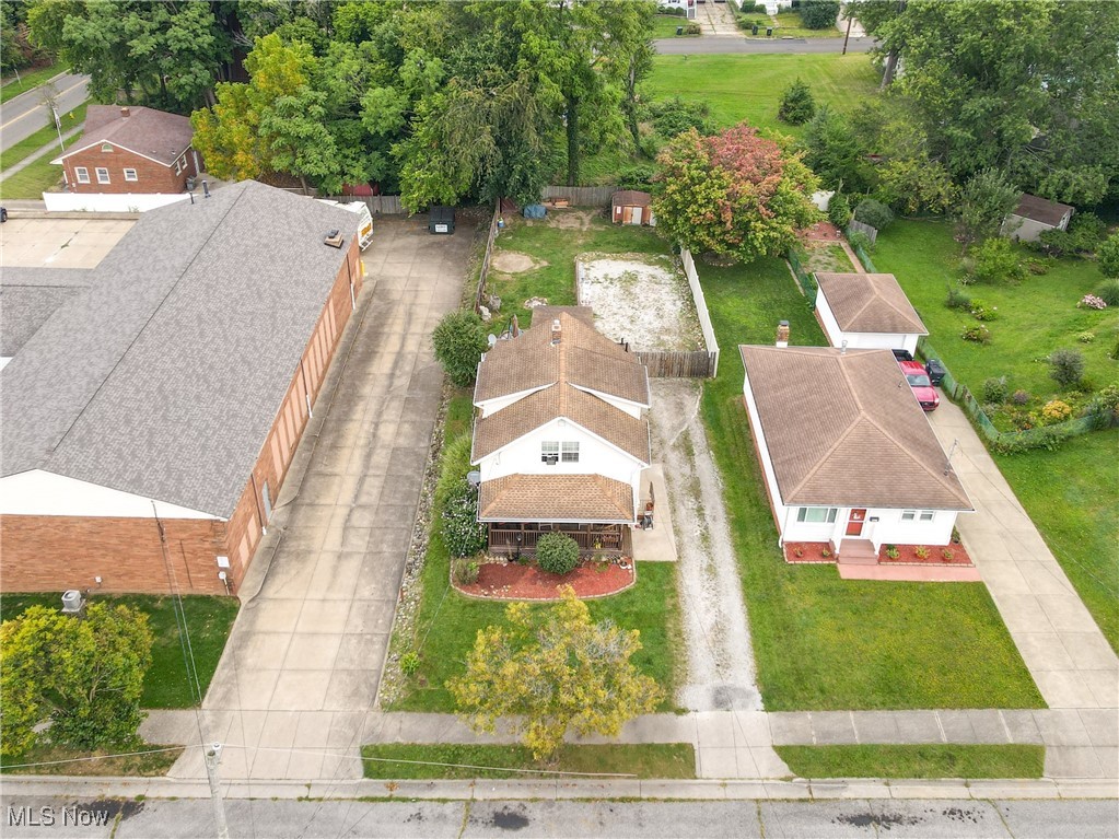 1823-1825 Esther Avenue
