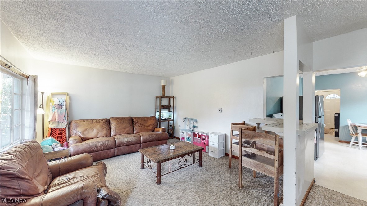 1823-1825 Esther Avenue