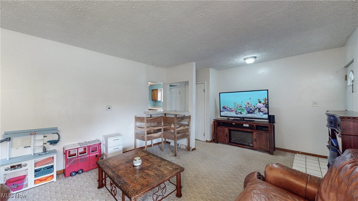 1823-1825 Esther Avenue