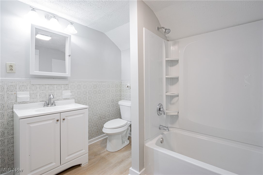 1909 Maple Avenue NE