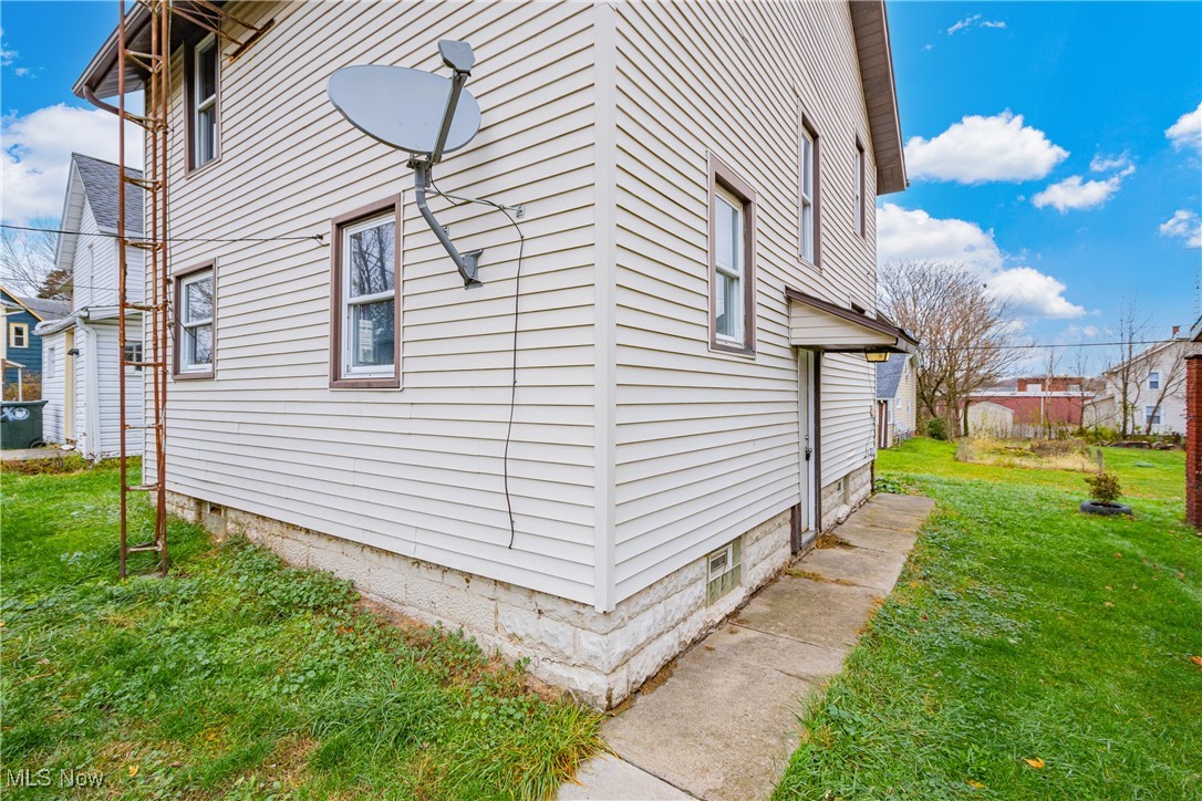 1909 Maple Avenue NE