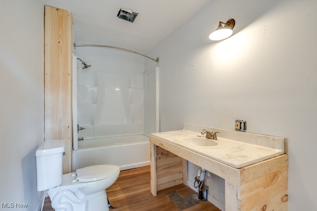 215 Hazlett Avenue NW