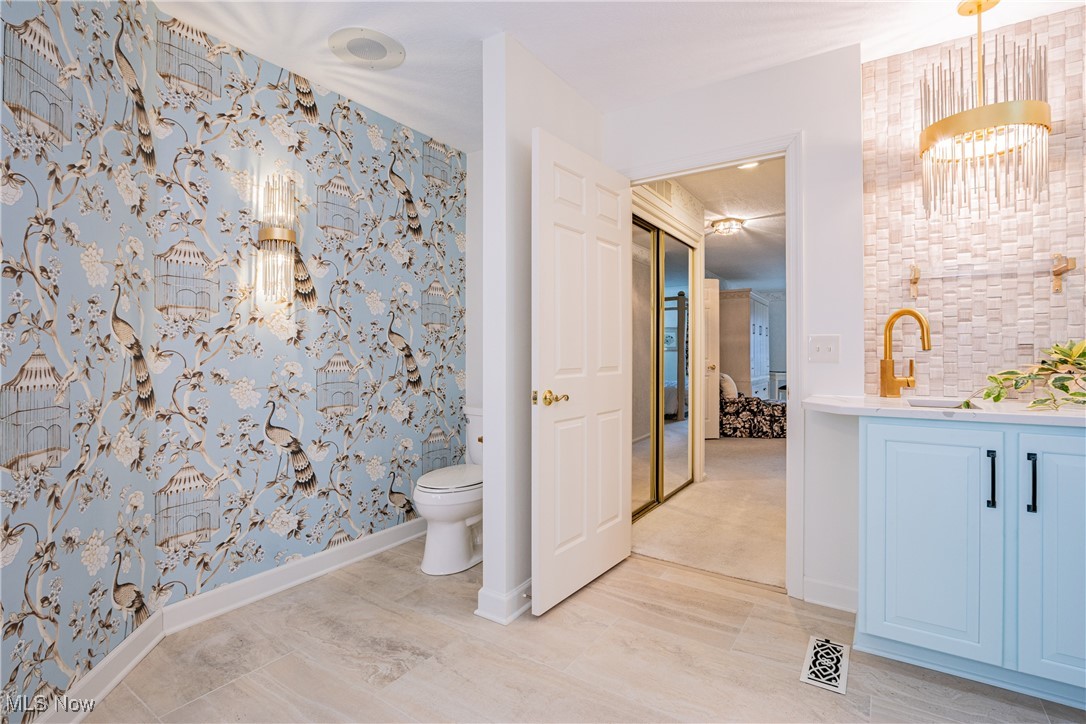 1175 Inverness Lane