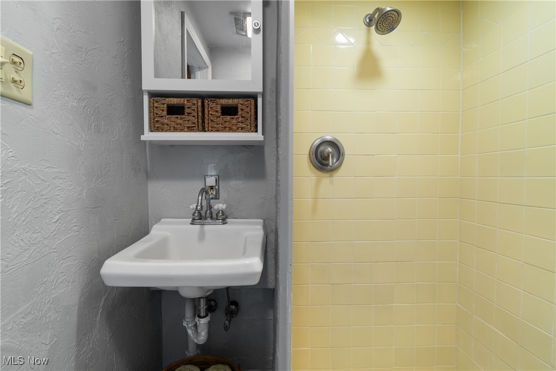 1599 Riverside Drive