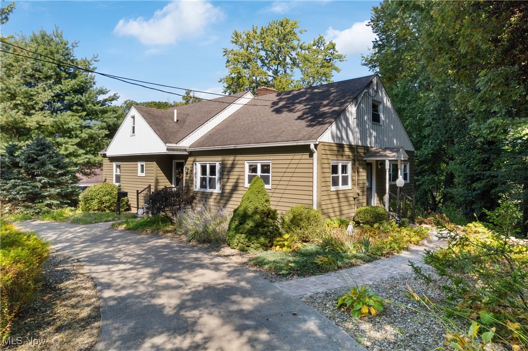 1599 Riverside Drive