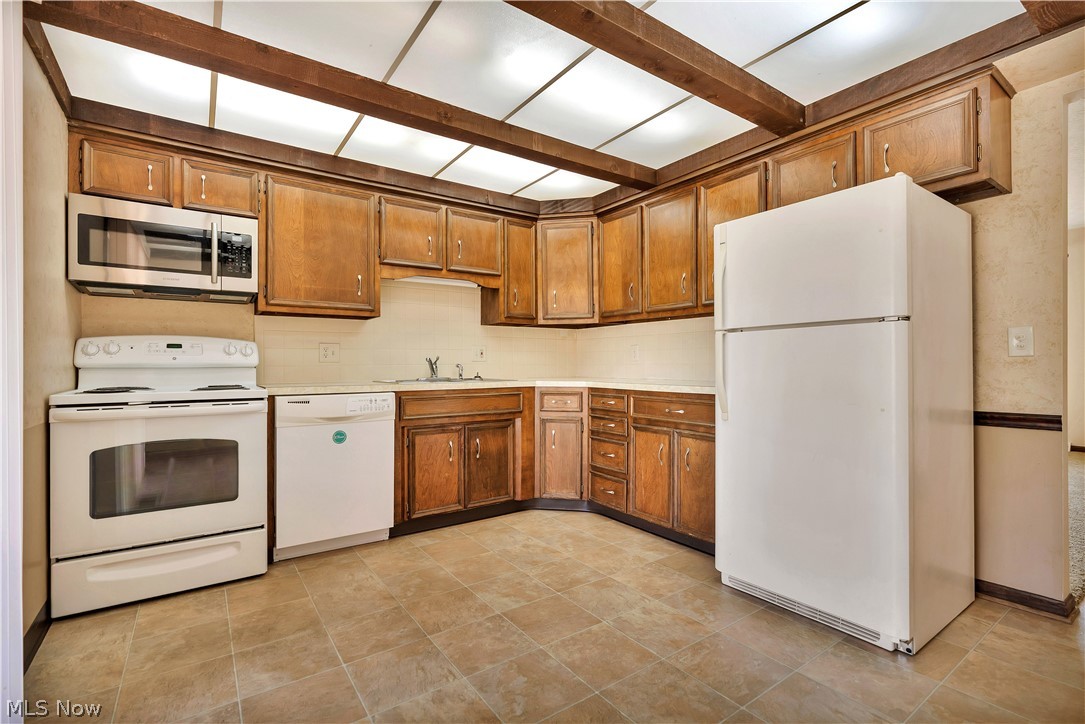4522-4526 Camelot Circle