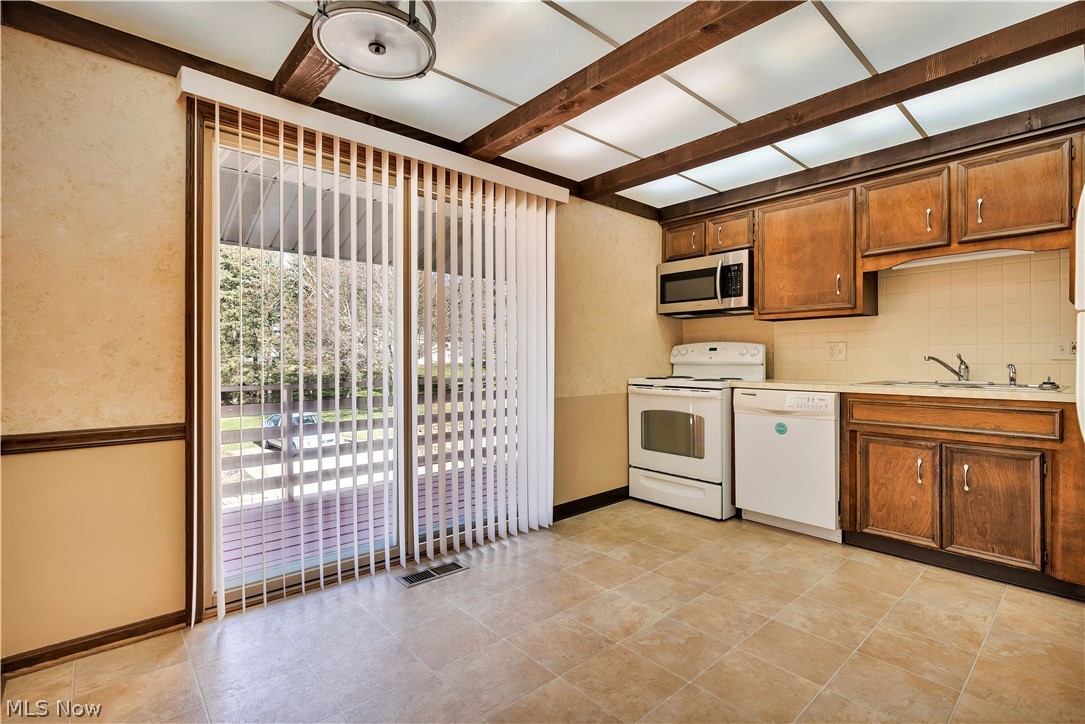 4522-4526 Camelot Circle