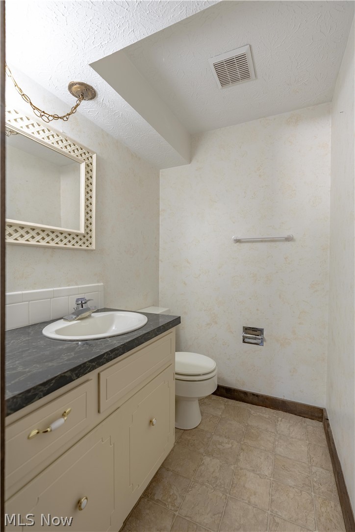 4522-4526 Camelot Circle