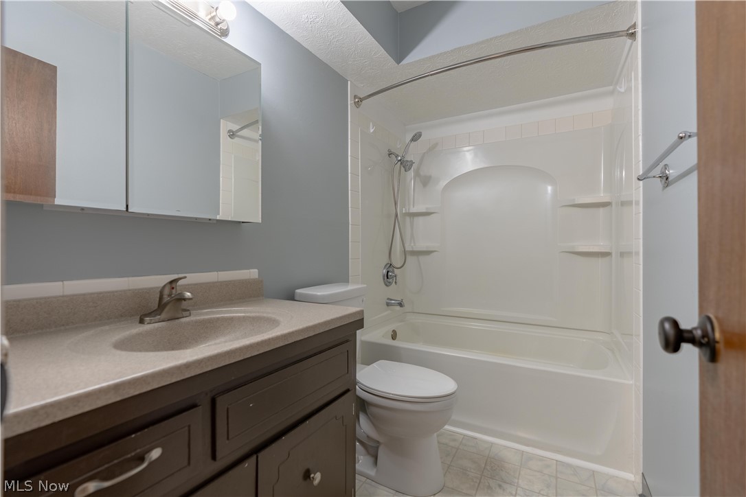 4522-4526 Camelot Circle