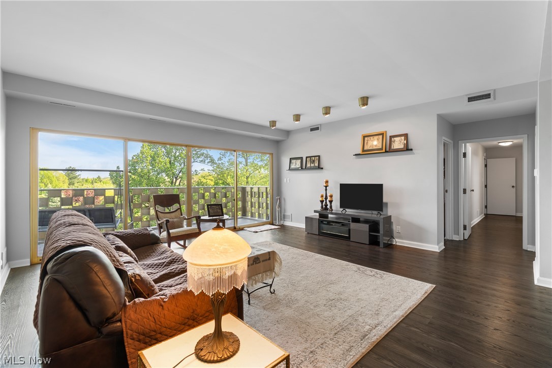 275 N Portage Path 6C