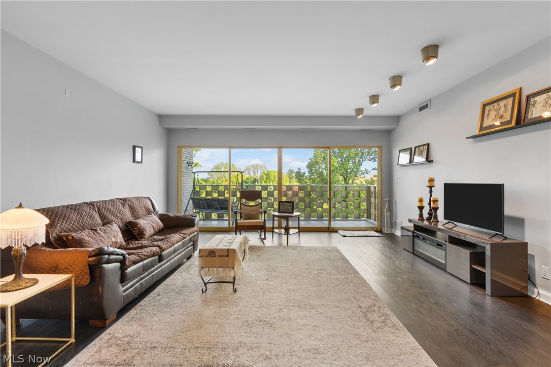 275 N Portage Path 6C