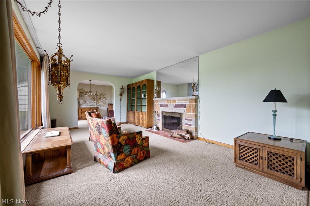 806 E Warner Road