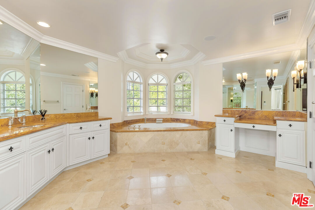 1922 Bel Air Rd