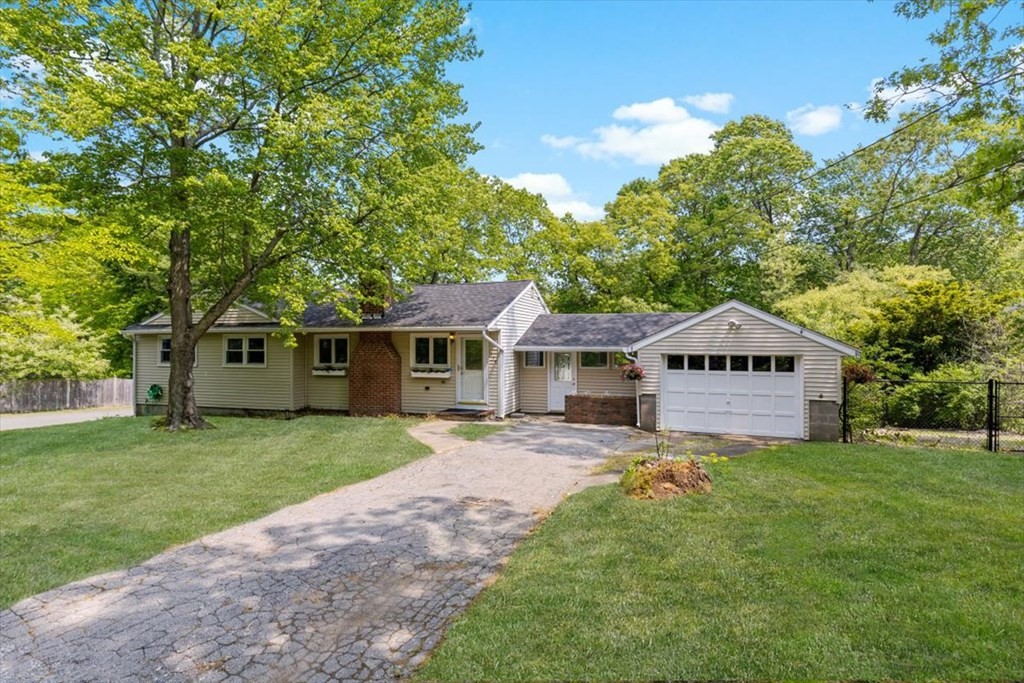 440 Thicket St.