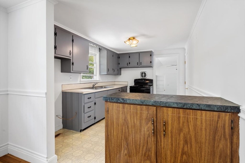 440 Thicket St.