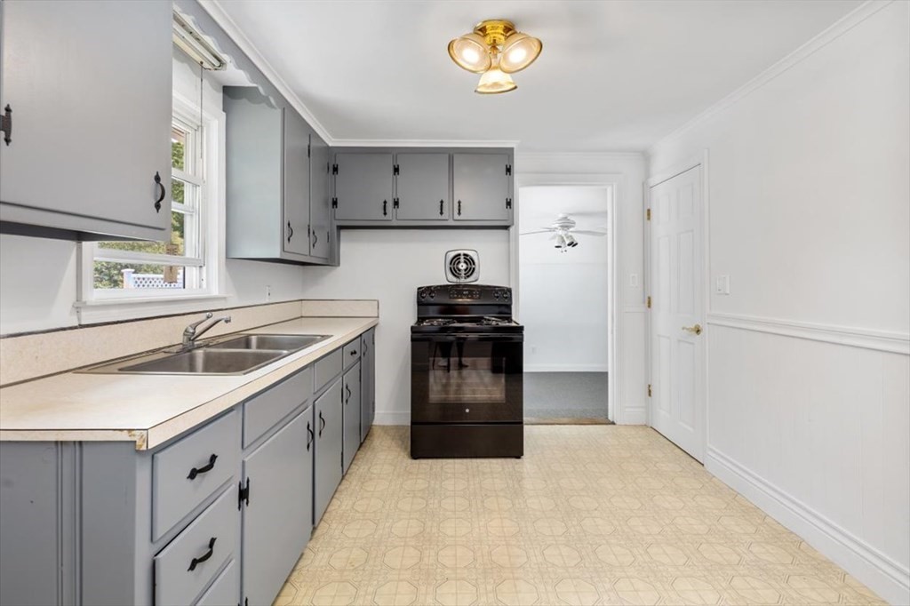 440 Thicket St.