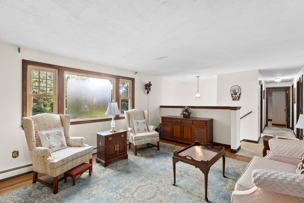 14 Bishops Ln