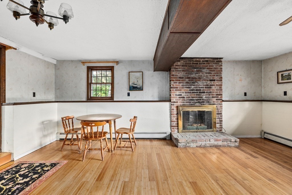 14 Bishops Ln