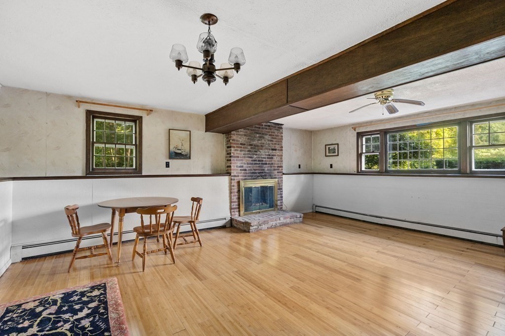 14 Bishops Ln