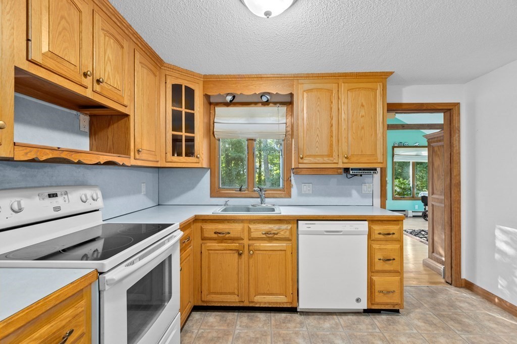 14 Bishops Ln