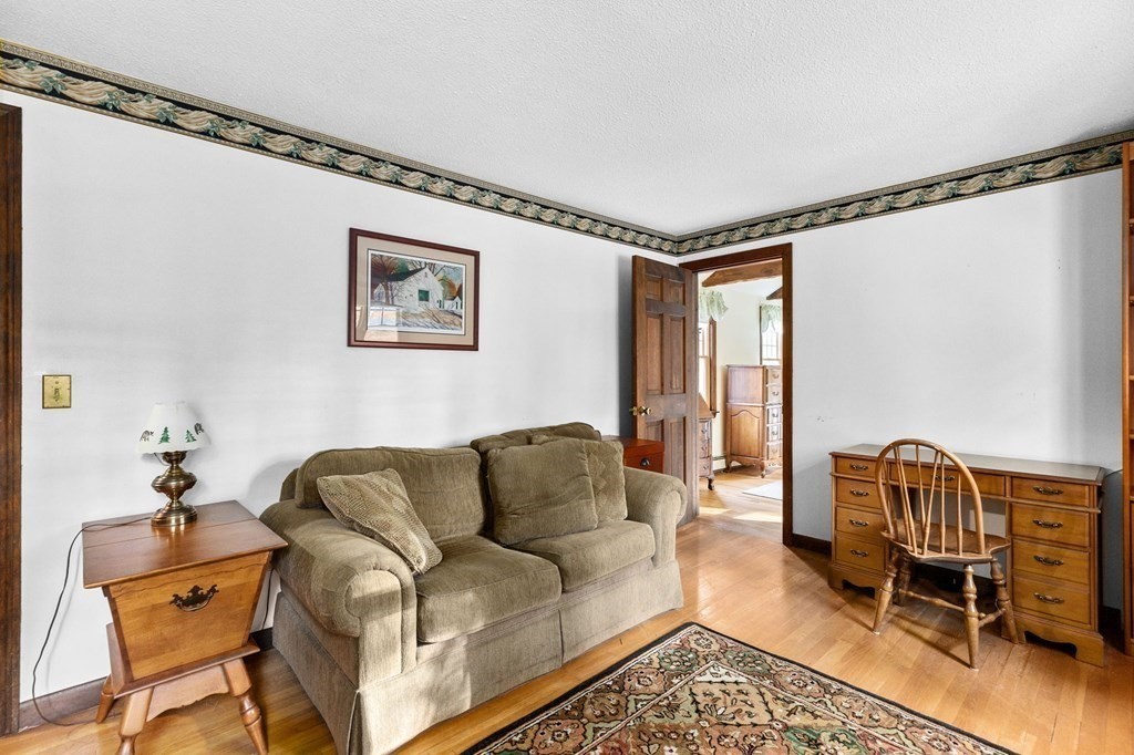 14 Bishops Ln