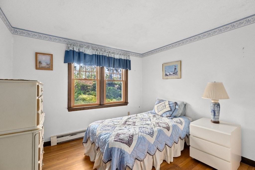 14 Bishops Ln