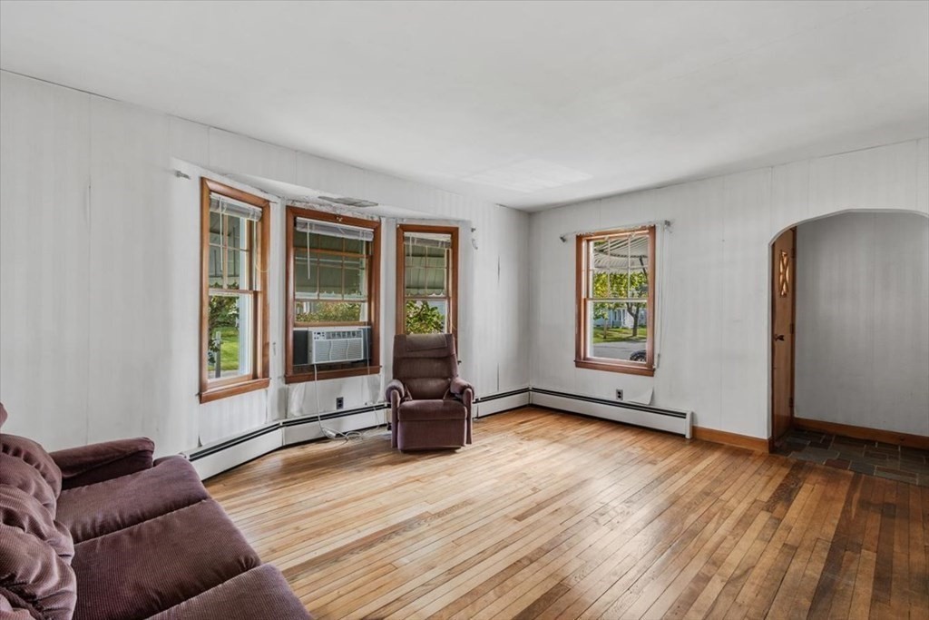 40 Oneida Ave