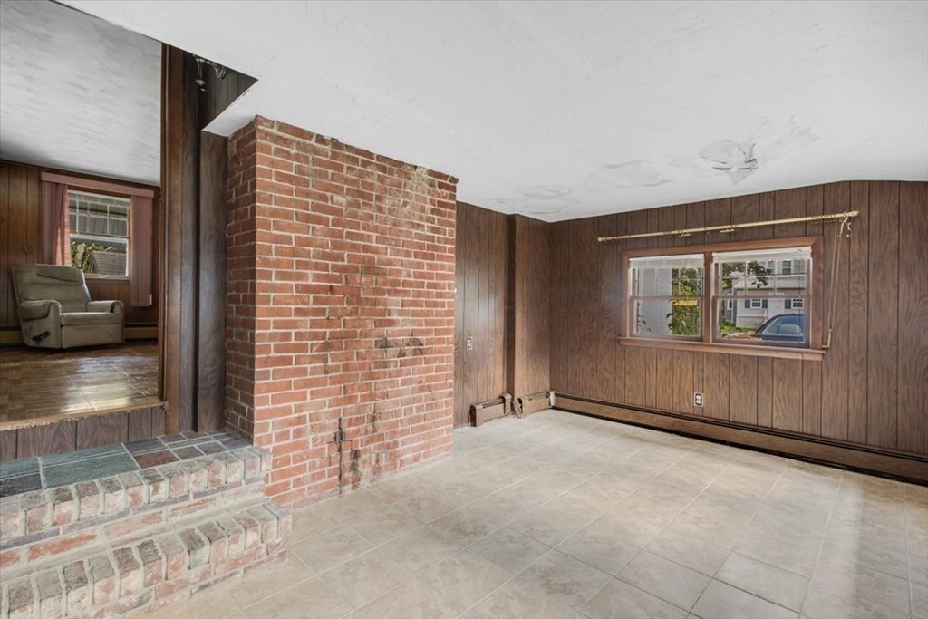 40 Oneida Ave